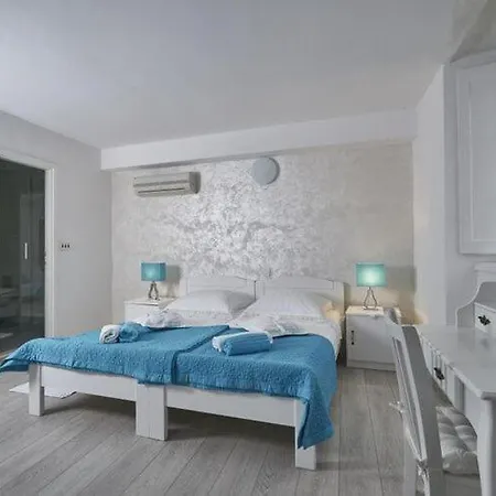 Old Town Finest - Basic Studio - Fericeva Street S3